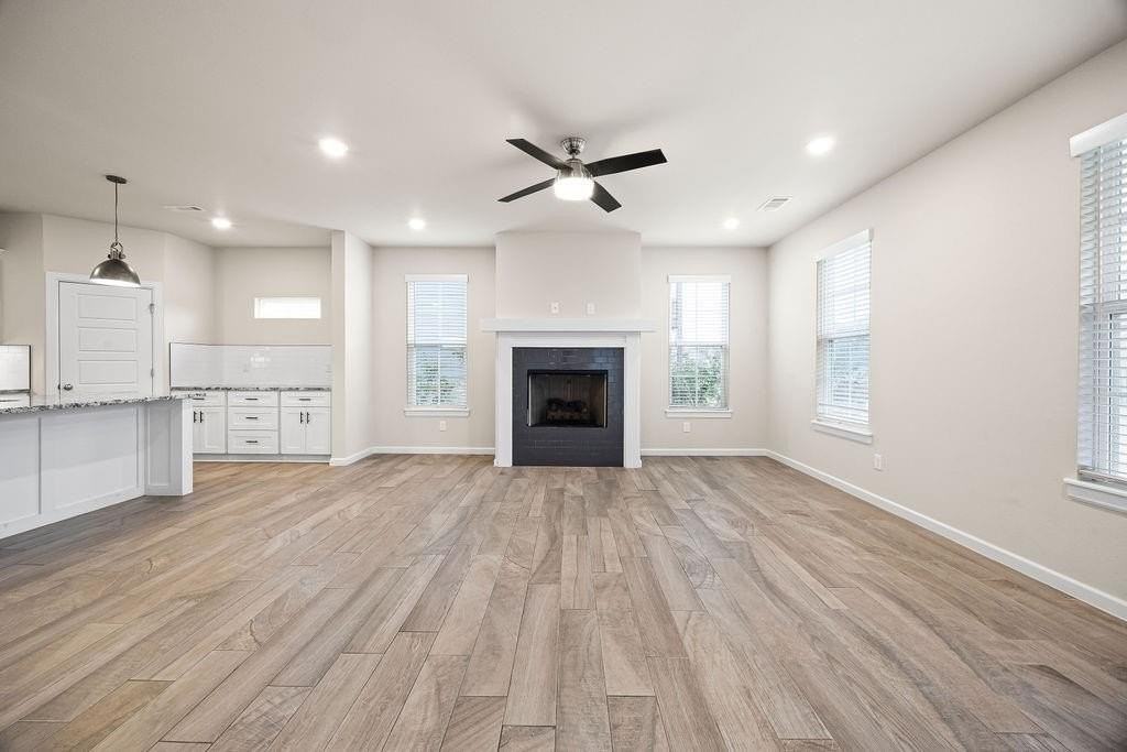 1721 W Whitney Ln - Photo 3 of 25