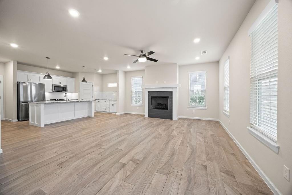 1721 W Whitney Ln - Photo 5 of 25