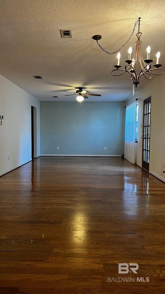 905 Van Ave - Photo 2 of 25