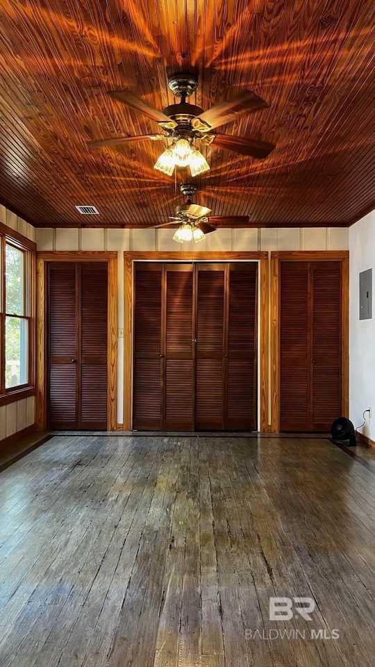 905 Van Ave - Photo 3 of 25