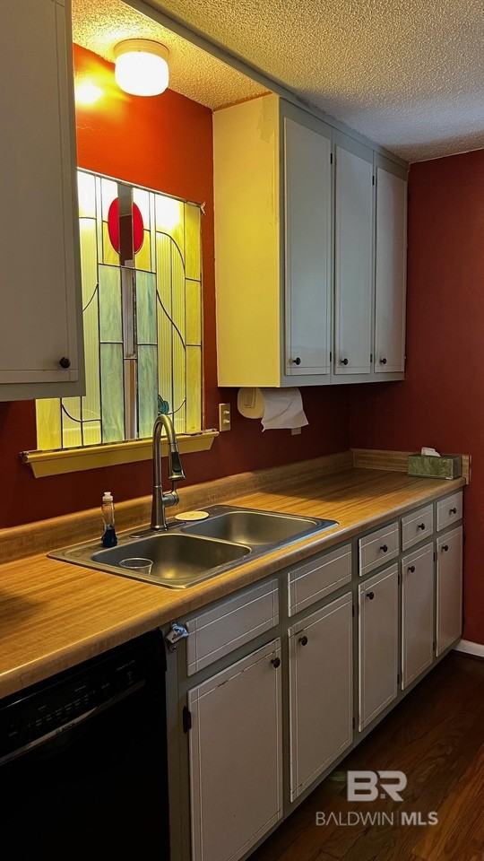 905 Van Ave - Photo 4 of 25