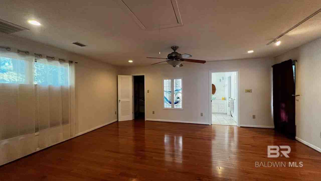 905 Van Ave - Photo 6 of 25