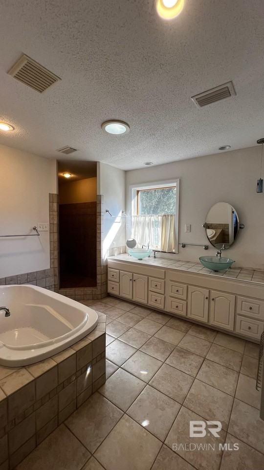 905 Van Ave - Photo 7 of 25