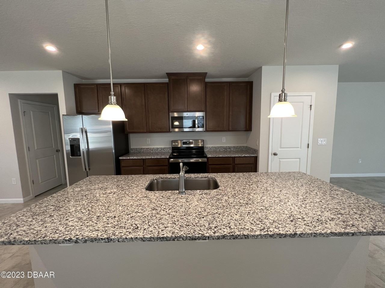 198 Eagle Harbor Way - Photo 4 of 16