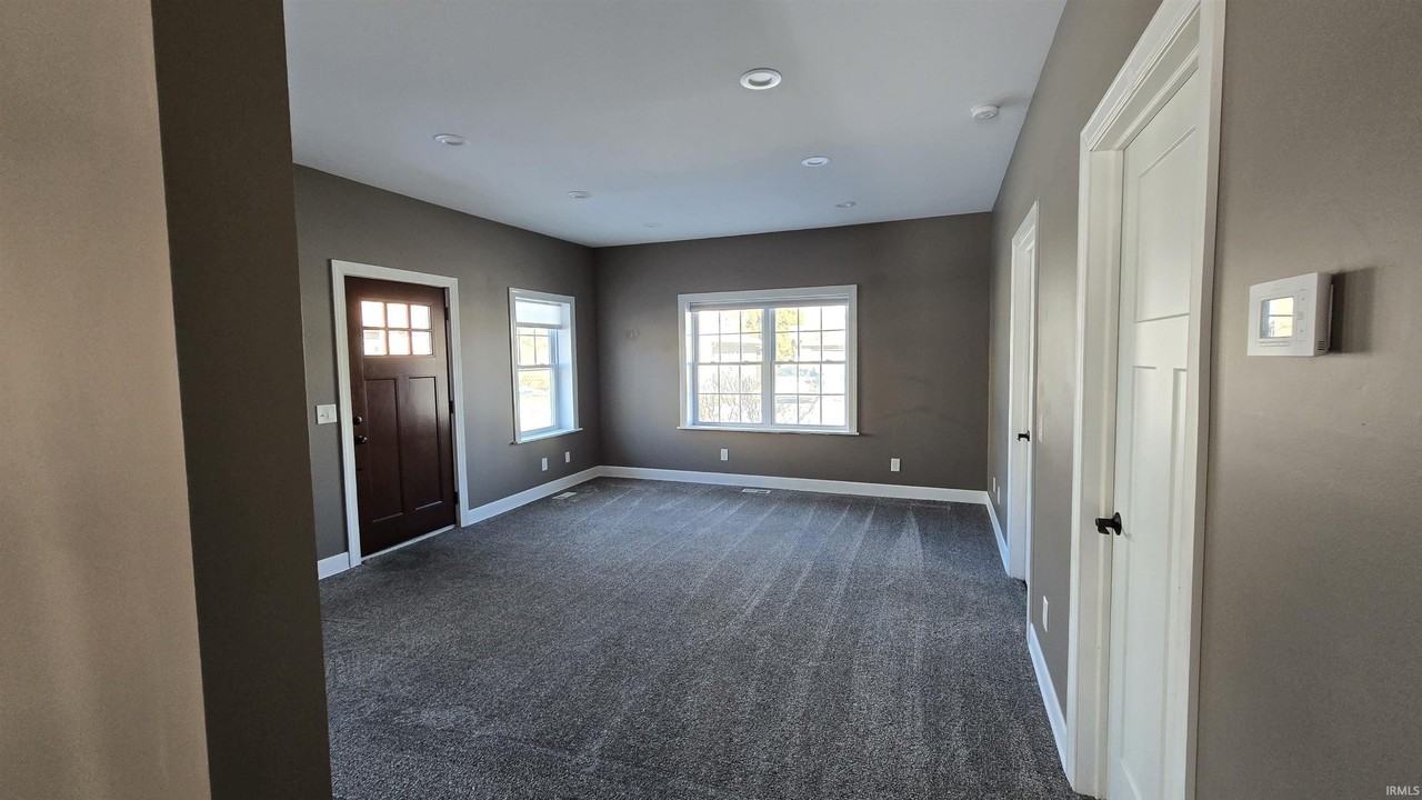 111 Carlin St - Photo 5 of 11