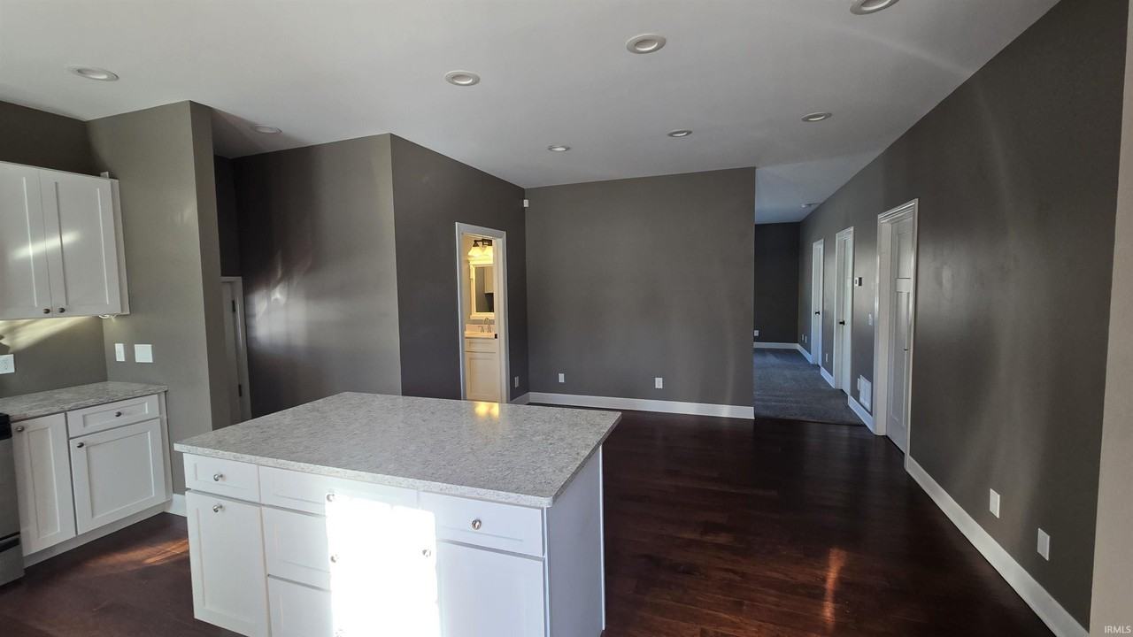 111 Carlin St - Photo 6 of 11