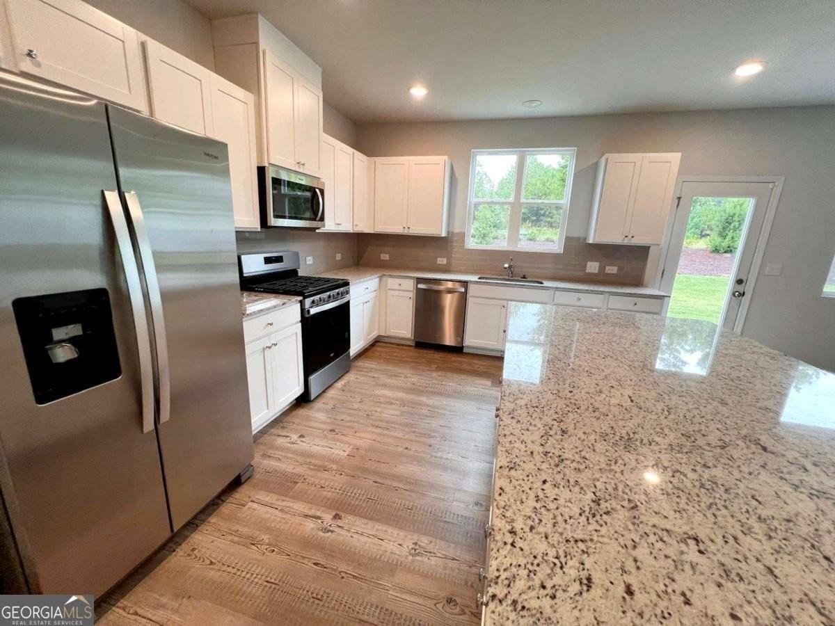 250 Point Place Dr - Photo 3 of 29