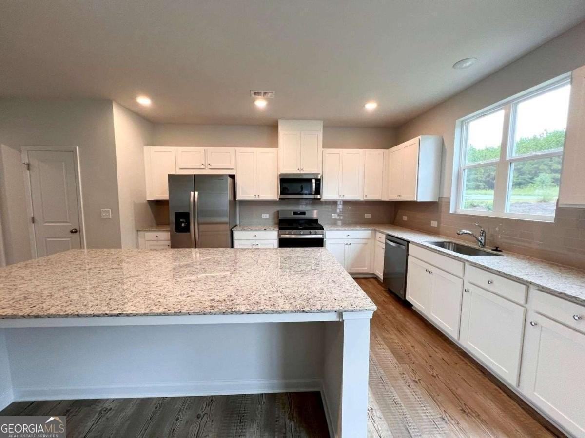 250 Point Place Dr - Photo 4 of 29