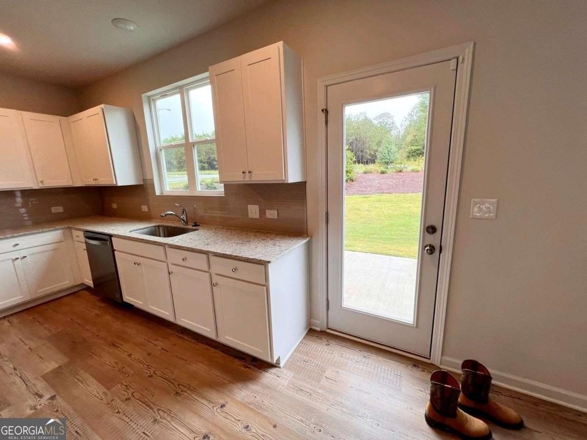 250 Point Place Dr - Photo 7 of 29