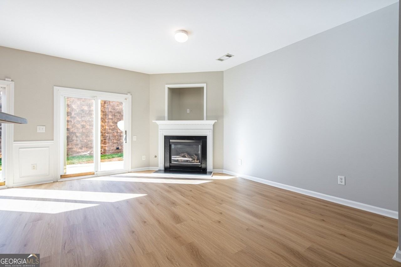 2245 Leicester Way - Photo 7 of 29