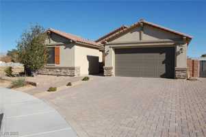 featured image of 6471 Burke St