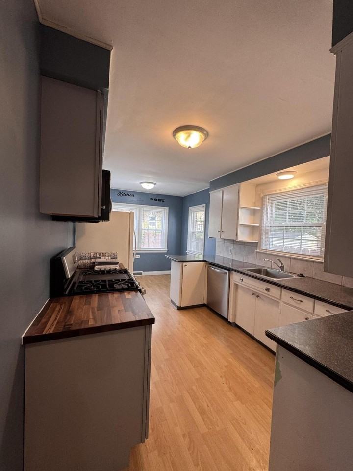 1205 Sibley St Nw - Photo 6 of 20