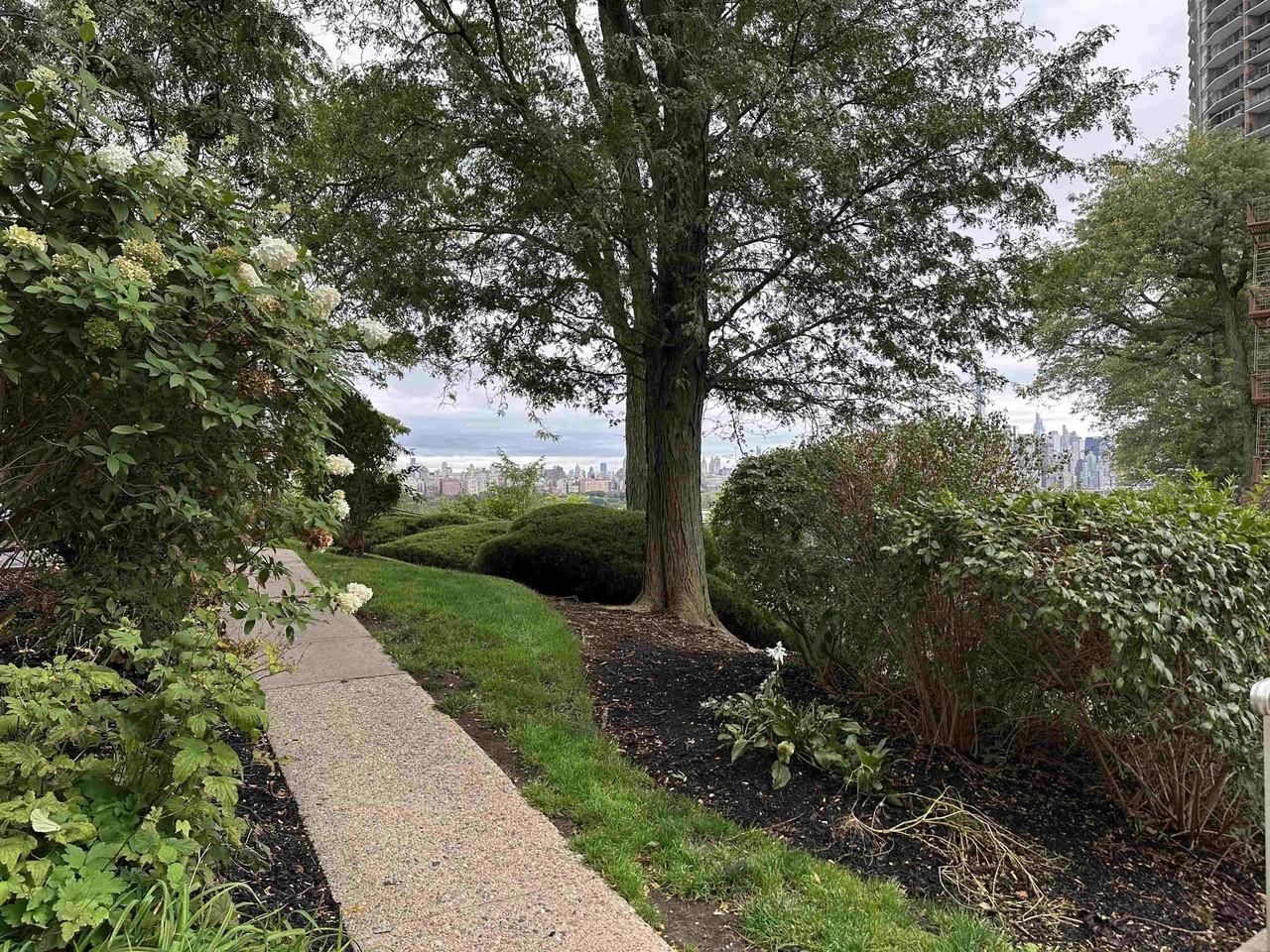 8500 8500 BLVD EAST #3A - Photo 2 of 40