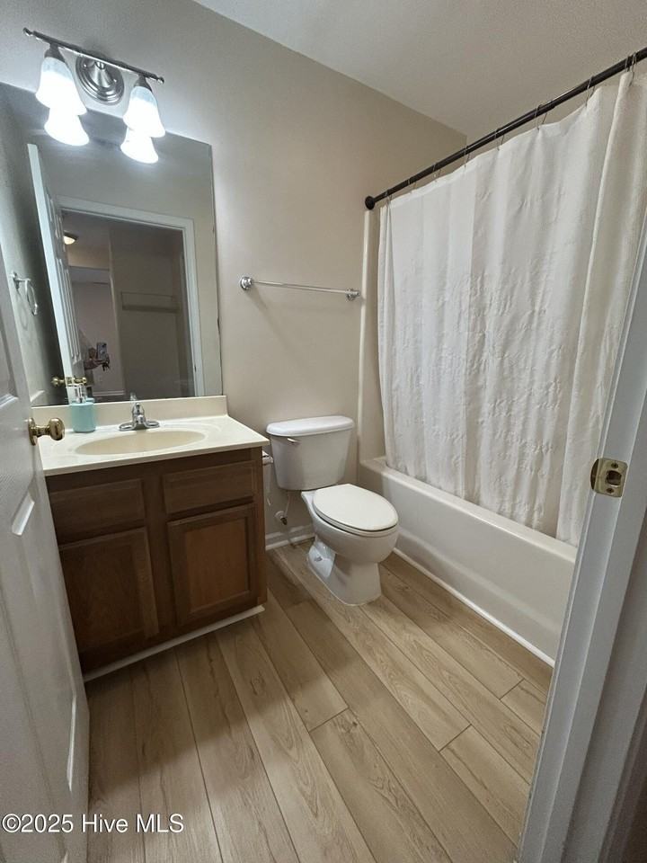 4513 Country Club Rd Unit C104 #C104 - Photo 6 of 10