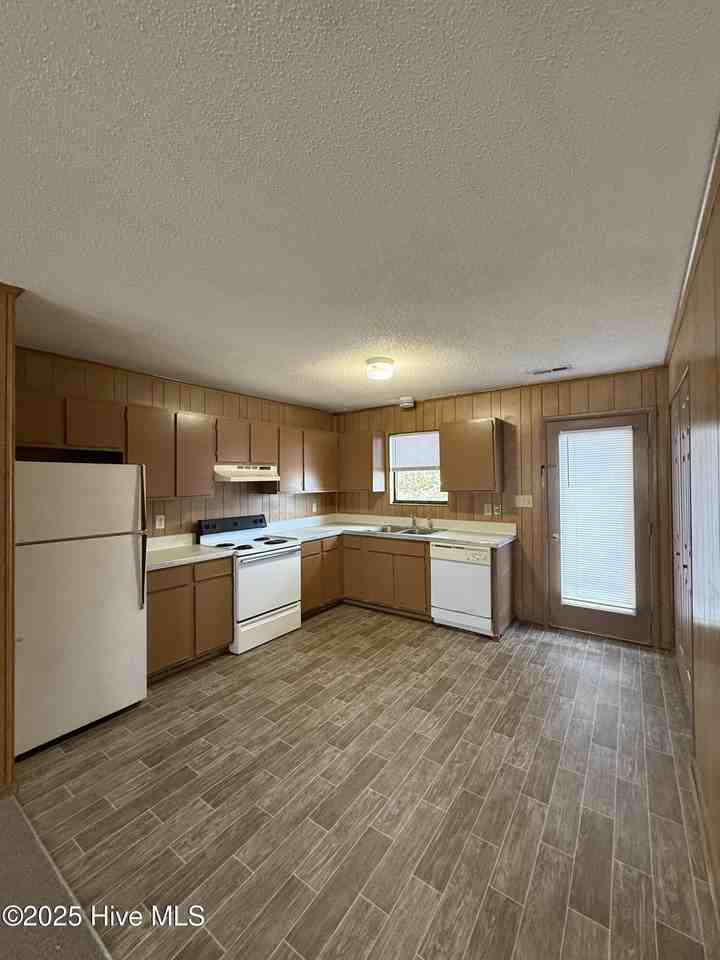 3800 Guardian Ave Unit 32 #32 - Photo 3 of 10