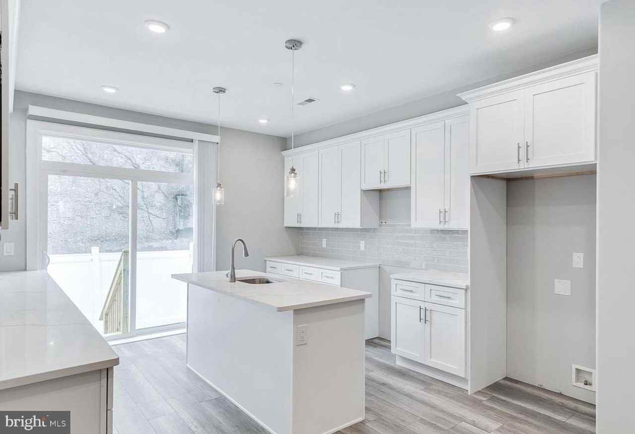 902 W Susquehanna Ave - Photo 4 of 17