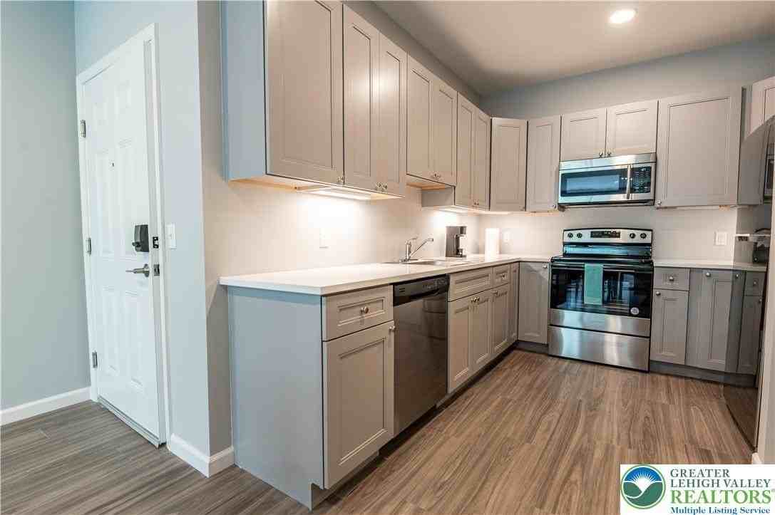 948 N Front St Unit C-2 #C2 - Photo 7 of 18