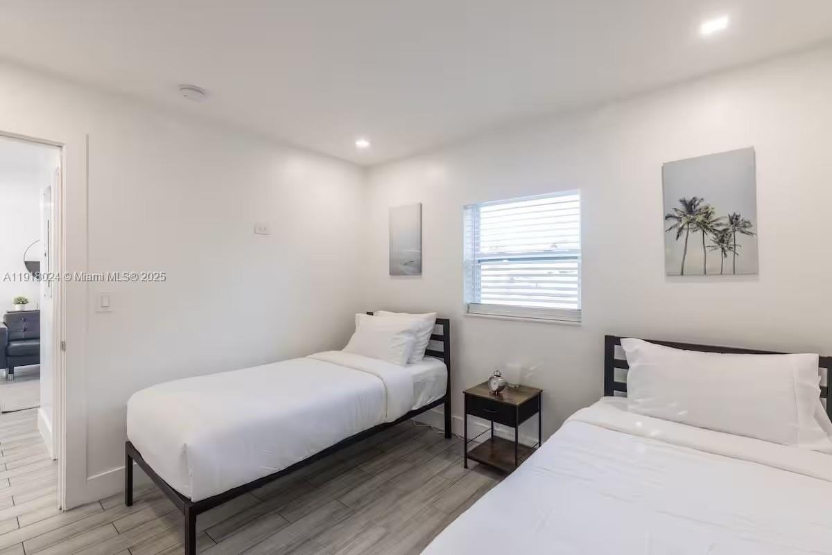 5841 Ne 3rd Ave - Photo 6 of 16