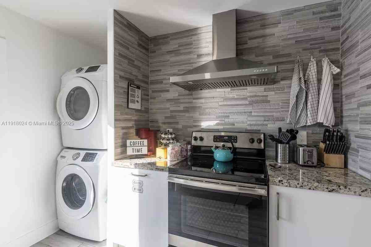 5841 Ne 3rd Ave - Photo 7 of 16