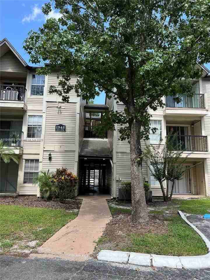 1948 Lake Atriums Cir #124 - Photo 3 of 12