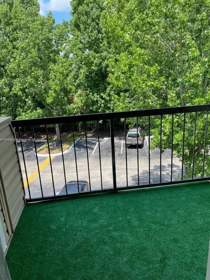 1948 Lake Atriums Cir #124 - Photo 6 of 12