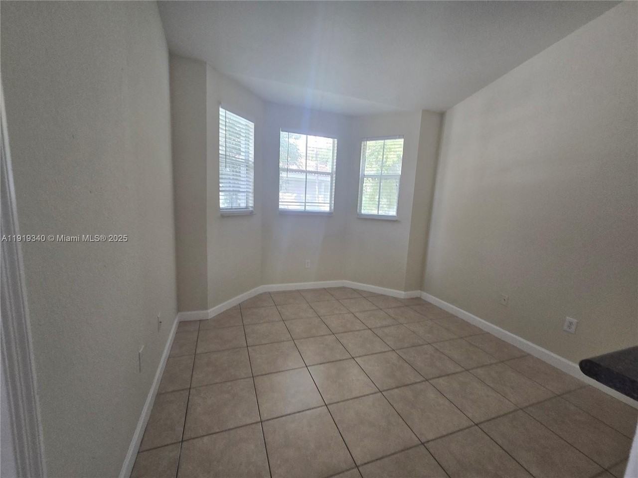 2524 Se 16th Rd #203 - Photo 3 of 11