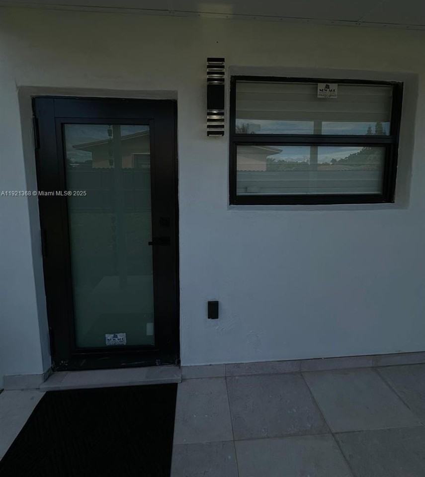 19823 Sw 119th Ct - Photo 4 of 36