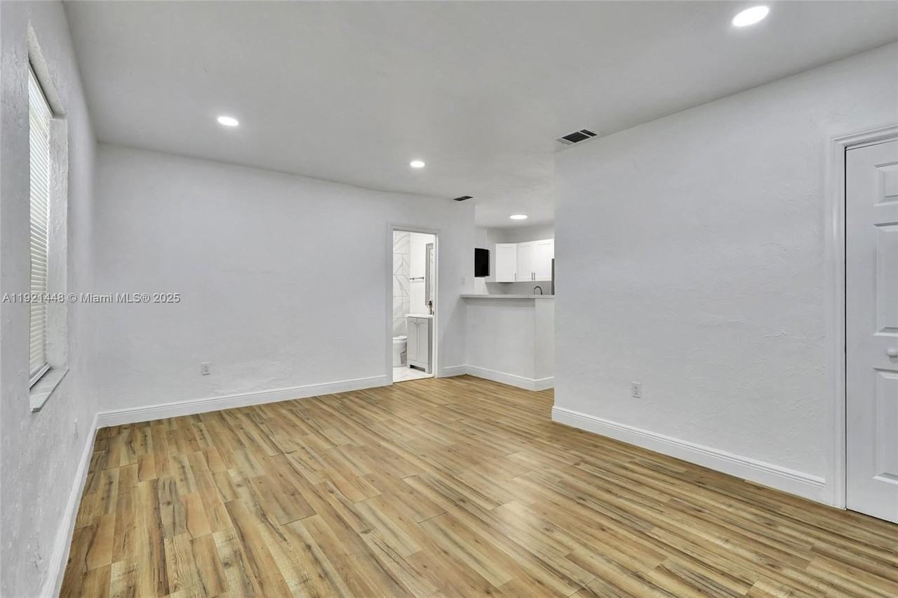 3032 Glenwood Rd - Photo 4 of 28