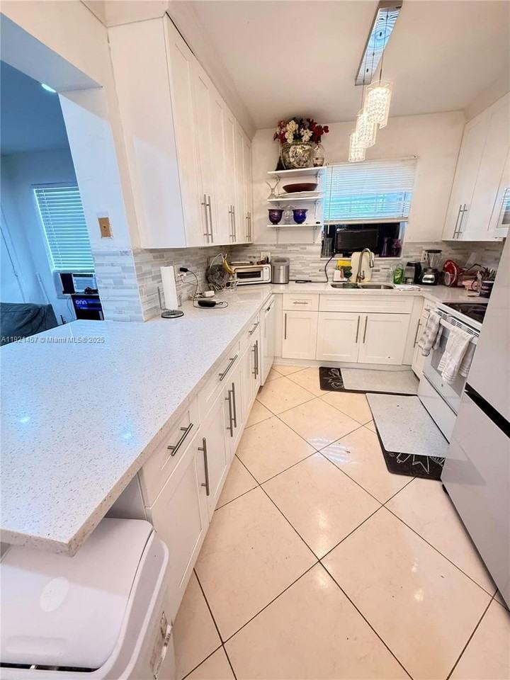 7666 Lasalle Blvd - Photo 7 of 18