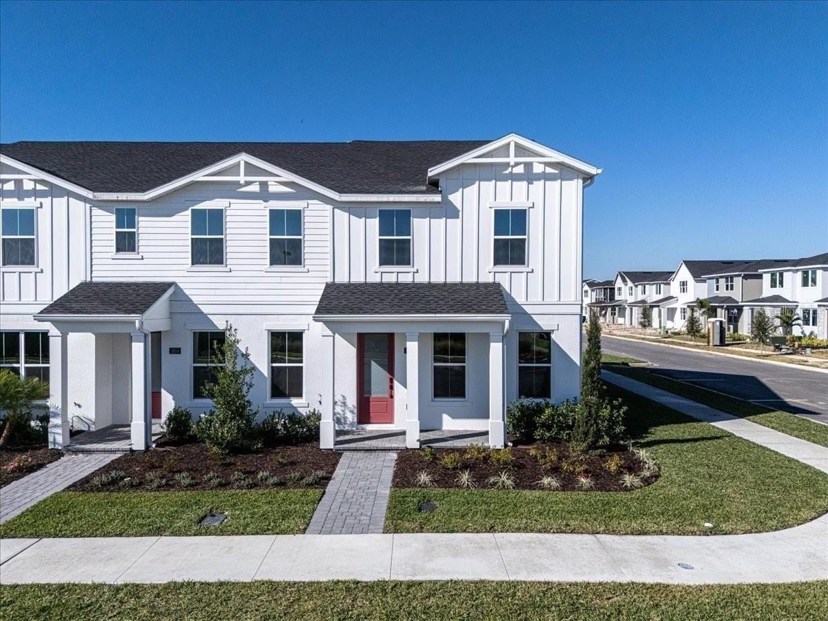 1850 Falconhurst Pl - Photo 3 of 50