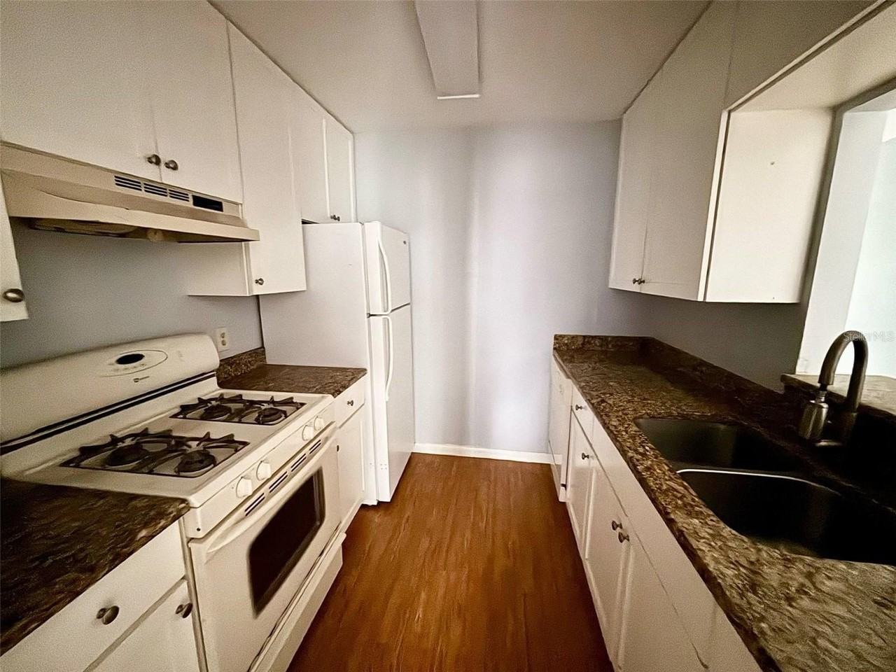 2040 San Marcos Dr Se #103 - Photo 6 of 18