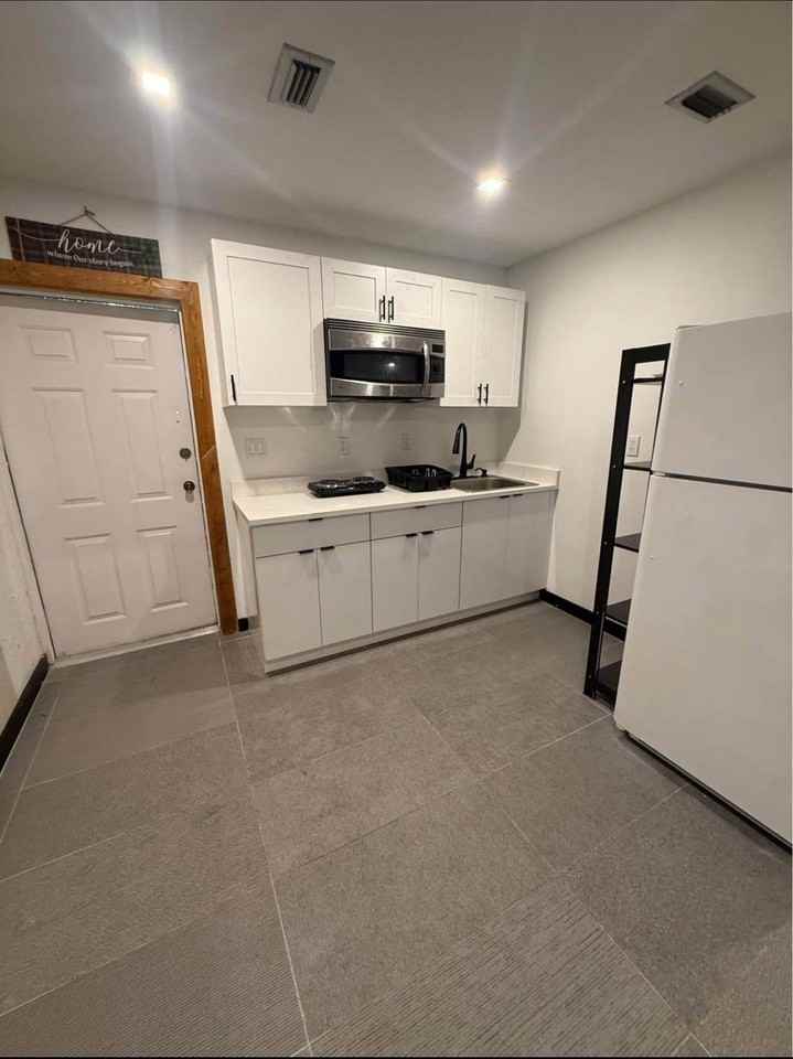 Sw 31st Pl - Photo 6 of 9