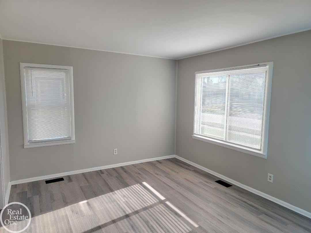 13415 Sherman Ave - Photo 2 of 14