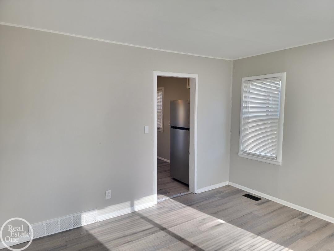 13415 Sherman Ave - Photo 3 of 14