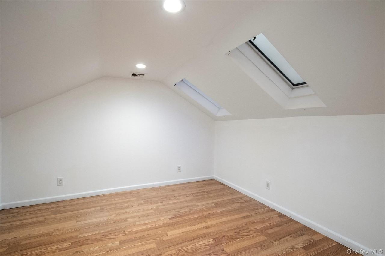 14 Bayville Ave Apt 4 #4 - Photo 4 of 8