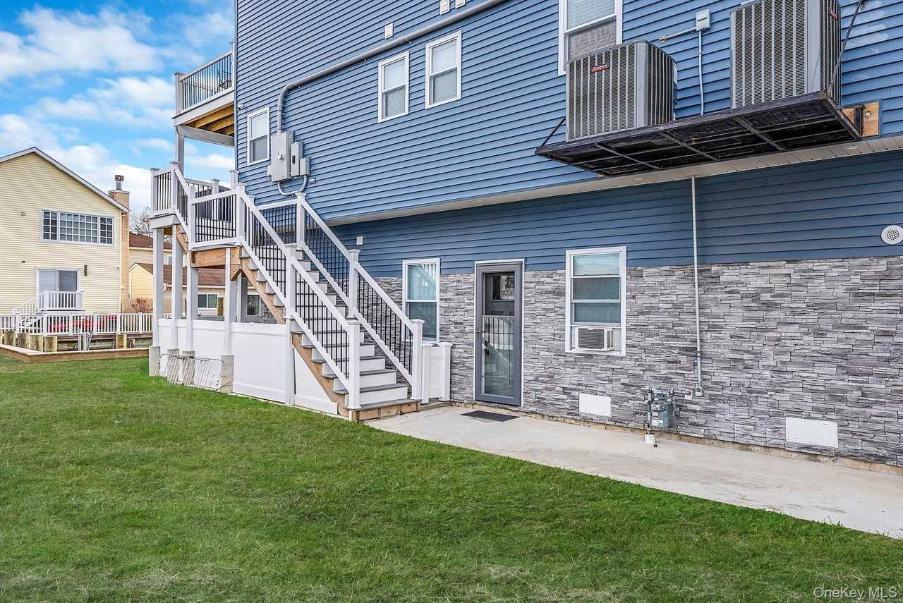 449 Nassau Avenue - Photo 4 of 50