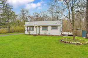 featured image of 7 Herbst Drive