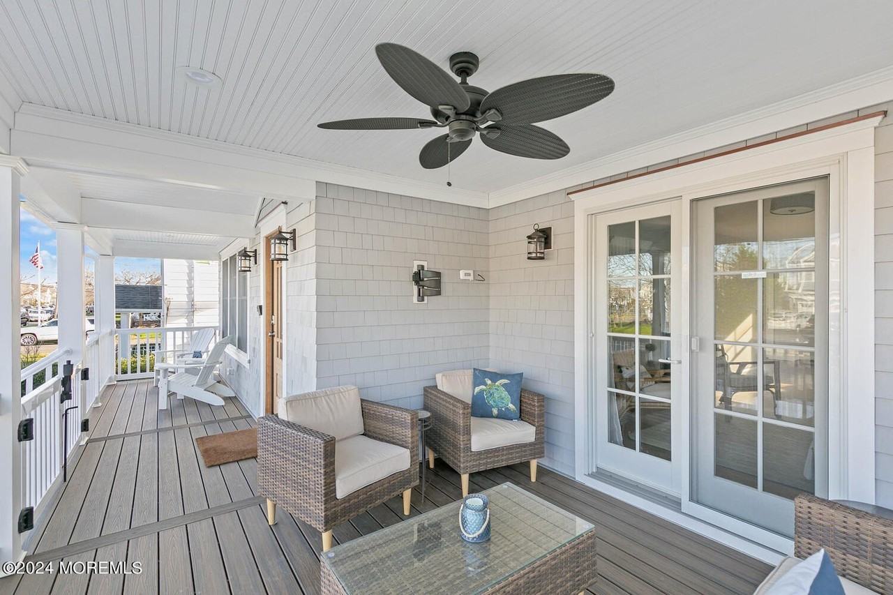 303 Pennsylvania Ave - Photo 7 of 43