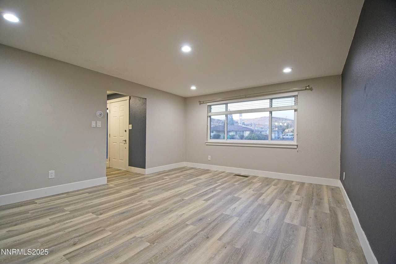 489 Penny Way - Photo 4 of 41