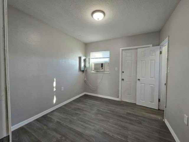 10632 106th Ave Apt 23 #23 - Photo 5 of 6