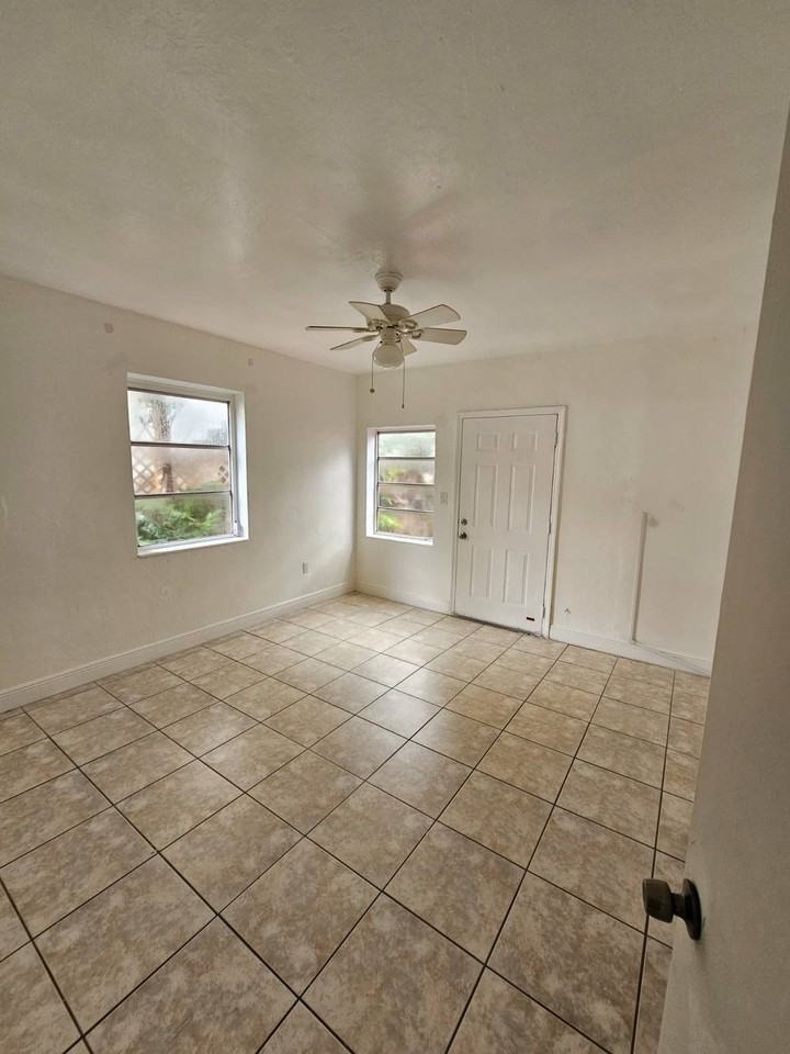 655 Sw 19th Rd #1 - Photo 7 of 16