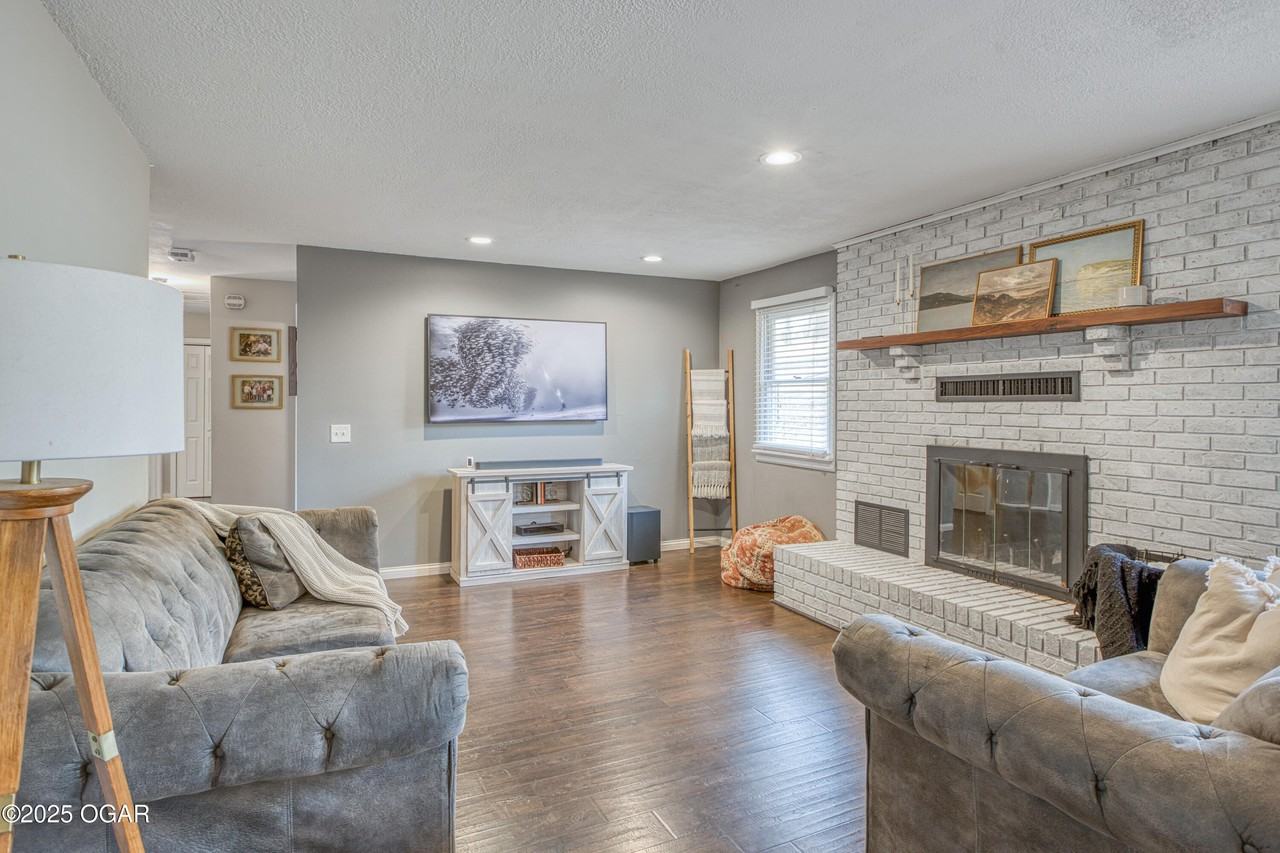 414 W Rudondo Dr - Photo 4 of 15