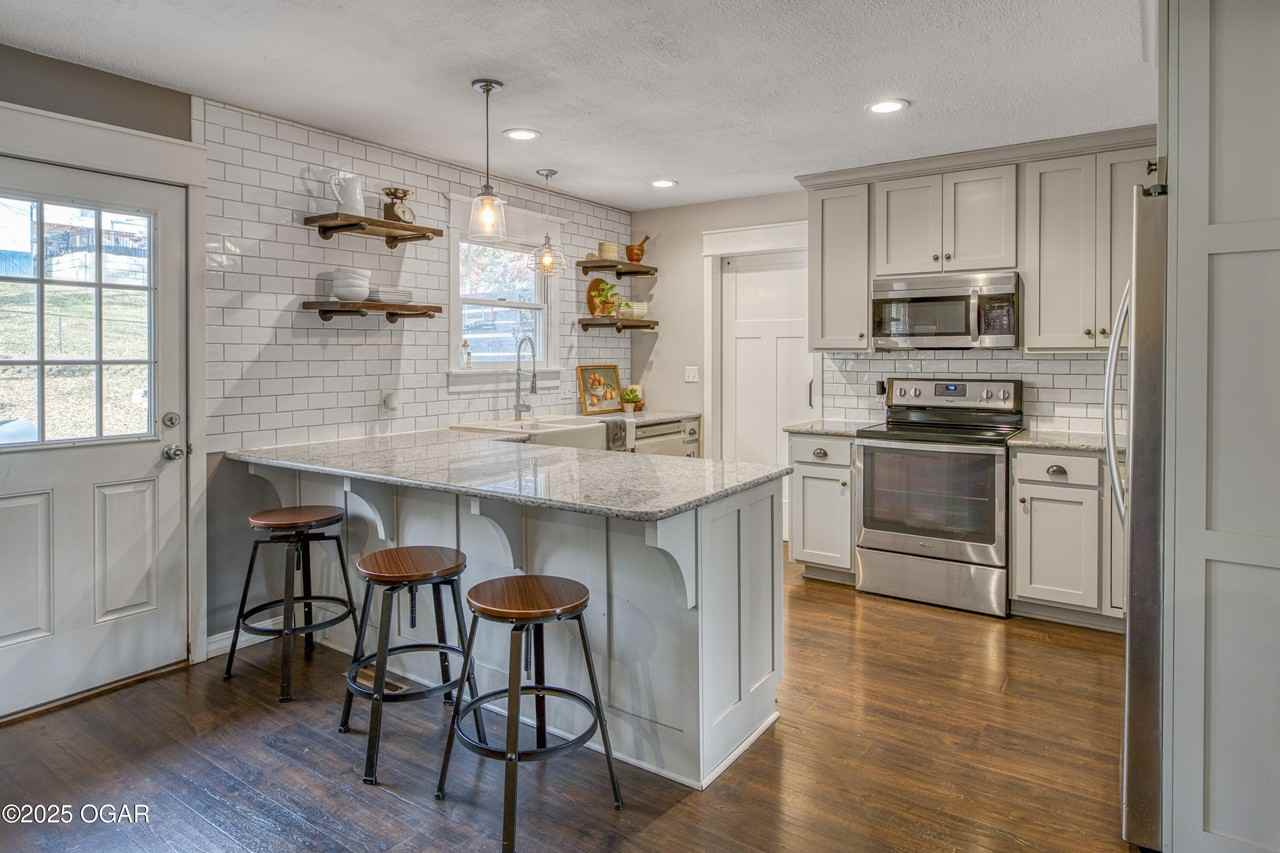 414 W Rudondo Dr - Photo 5 of 15