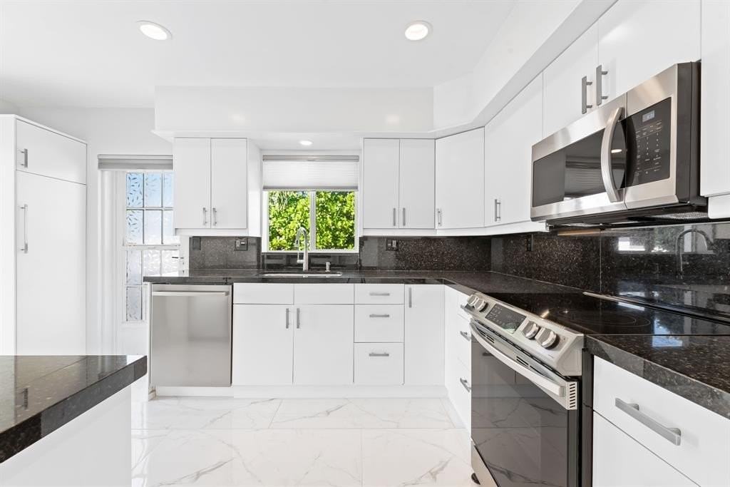 2612 Marion Dr - Photo 4 of 38