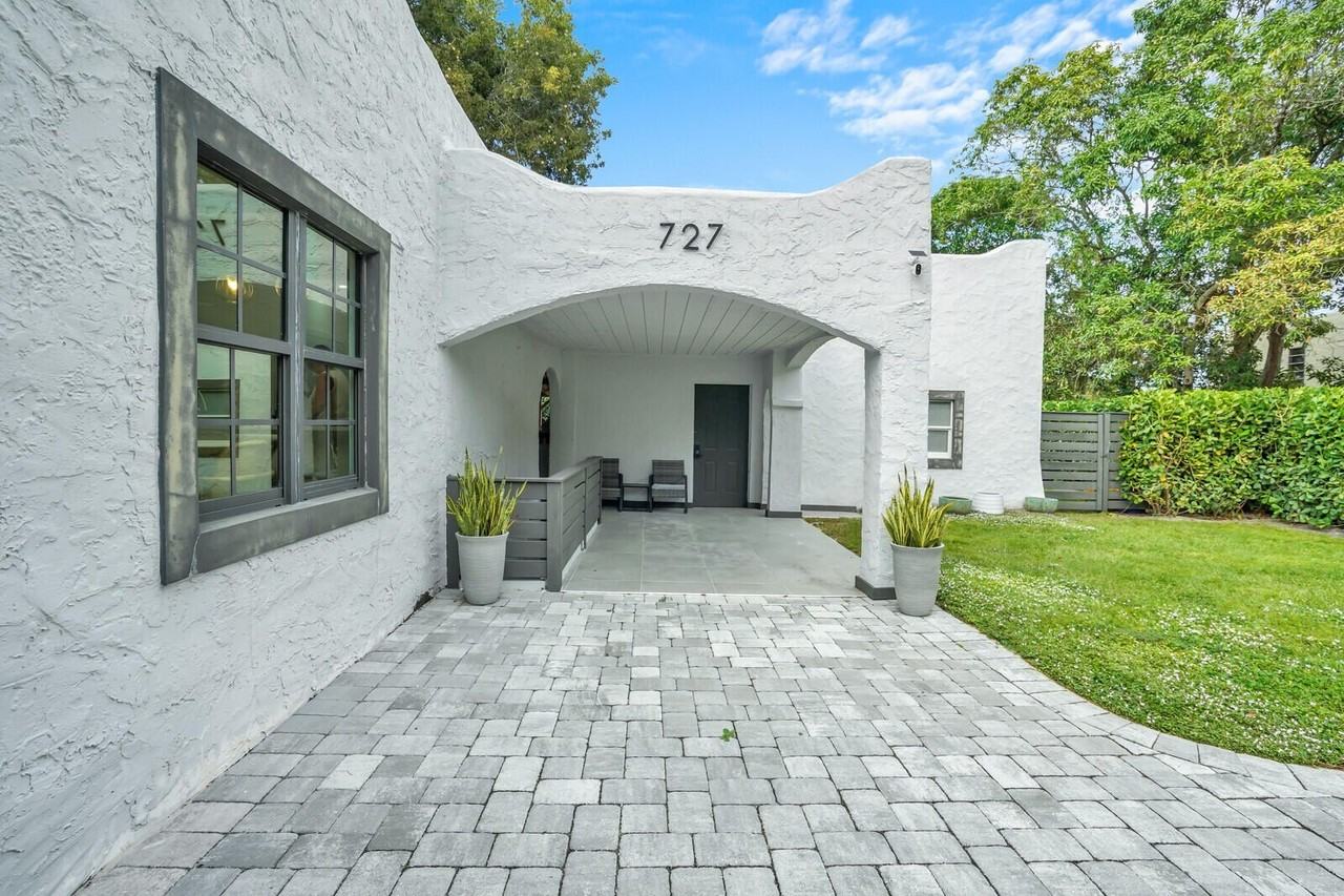 727 Fernwood Dr - Photo 3 of 46