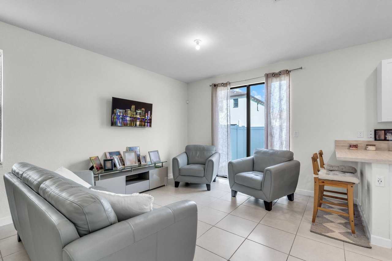 11101 11101 W 33rd Court Court - Photo 7 of 45