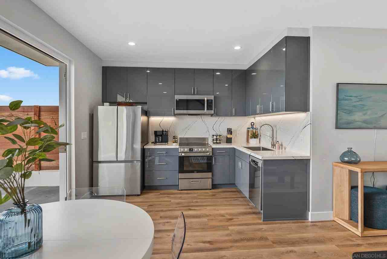 5830 Desert View Dr - Photo 2 of 49