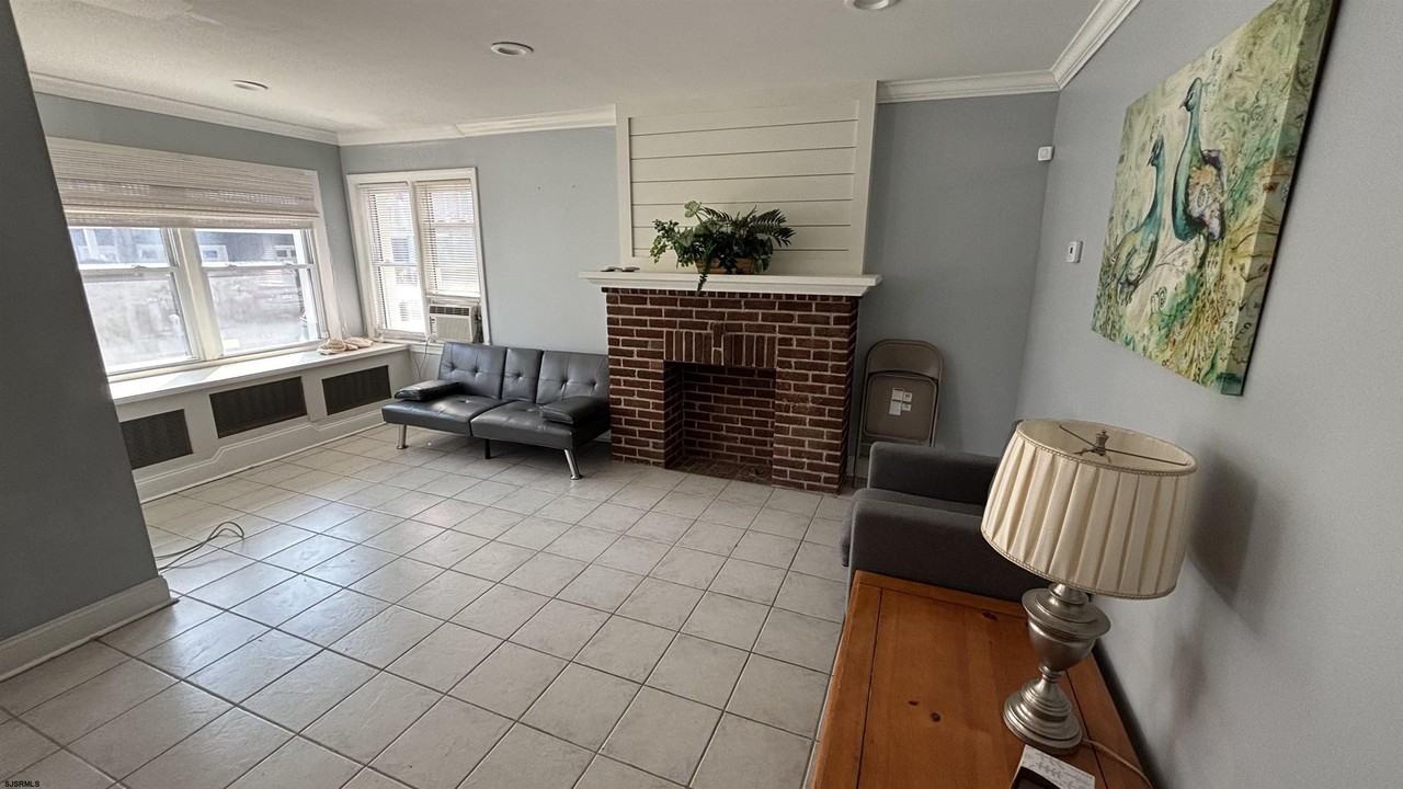 14 N Marion Ave - Photo 3 of 16