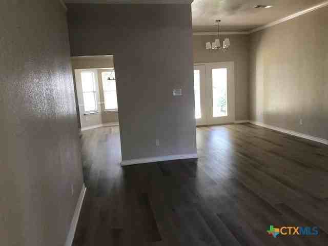 4707 Oxford Dr - Photo 4 of 15