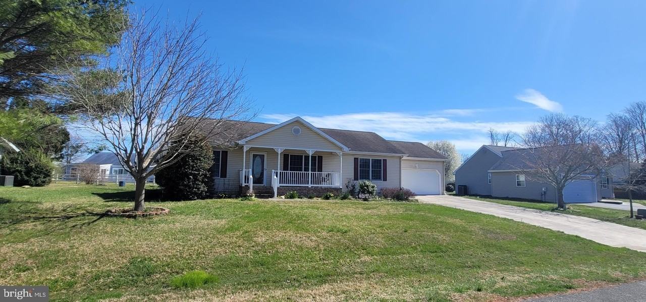 16891 Essex Road - Photo 2 of 18